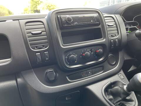 Renault Trafic 2.0 dCi ENERGY 28 Business Panel Van 5dr Diesel Manual SWB Standard Roof Euro 6 (s/s) (120 ps) - U274