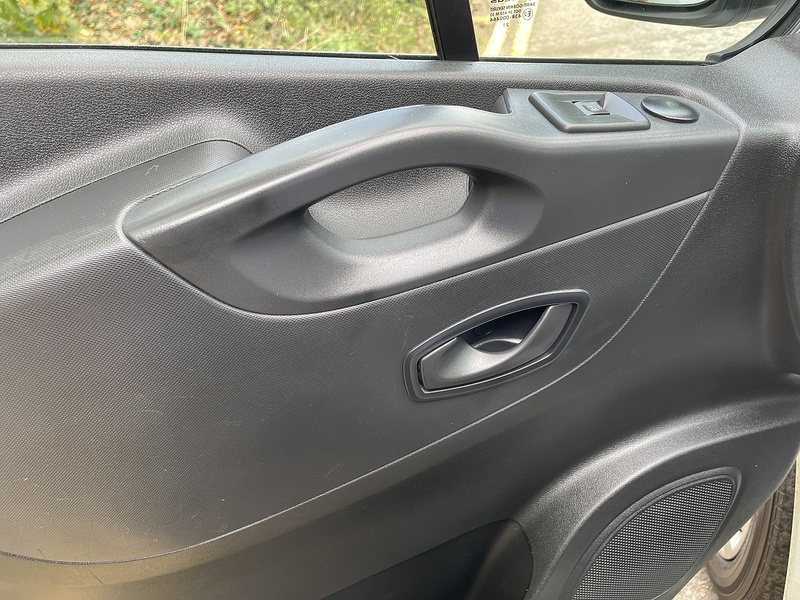 Renault Trafic 2.0 dCi ENERGY 28 Business Panel Van 5dr Diesel Manual SWB Standard Roof Euro 6 (s/s) (120 ps) - U274