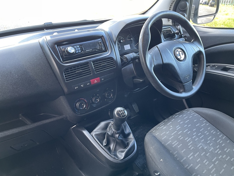 Vauxhall Combo 1.3 CDTi 2000 16v Panel Van 3dr Diesel Manual FWD L1 H1 (133 g/km, 89 bhp) - U282