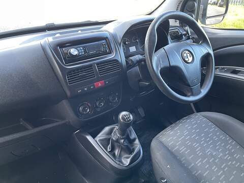 Vauxhall Combo 1.3 CDTi 2000 16v Panel Van 3dr Diesel Manual FWD L1 H1 (133 g/km, 89 bhp) - U282