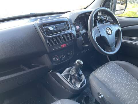 Vauxhall Combo 1.3 CDTi 2000 16v Panel Van 3dr Diesel Manual FWD L1 H1 (133 g/km, 89 bhp) - U282