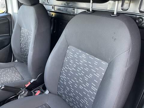 Vauxhall Combo 1.3 CDTi 2000 16v Panel Van 3dr Diesel Manual FWD L1 H1 (133 g/km, 89 bhp) - U282