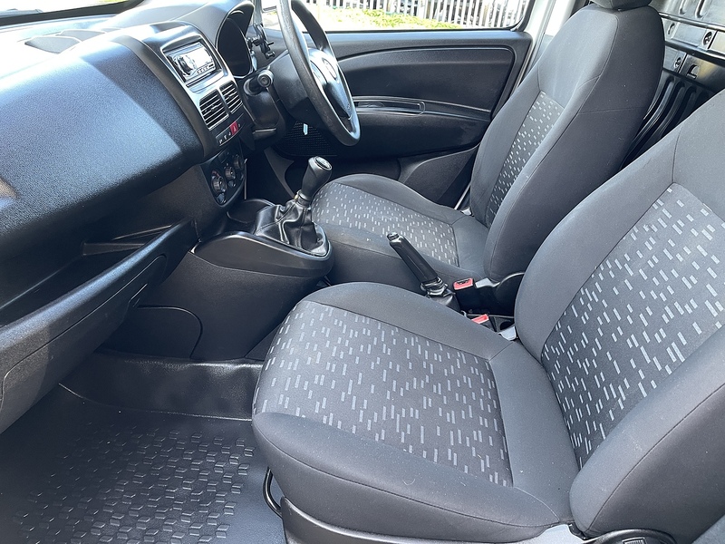 Vauxhall Combo 1.3 CDTi 2000 16v Panel Van 3dr Diesel Manual FWD L1 H1 (133 g/km, 89 bhp) - U282