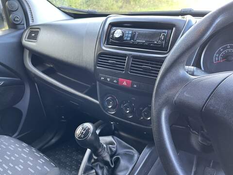 Vauxhall Combo 1.3 CDTi 2000 16v Panel Van 3dr Diesel Manual FWD L1 H1 (133 g/km, 89 bhp) - U282