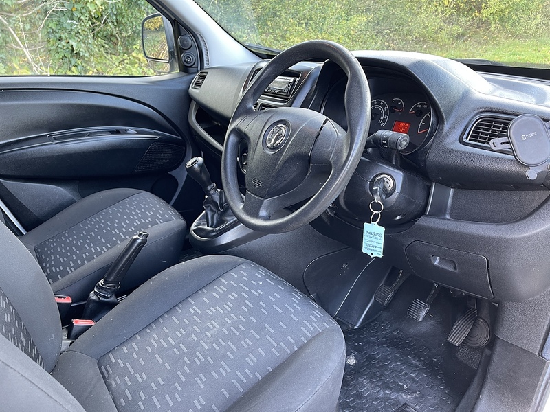 Vauxhall Combo 1.3 CDTi 2000 16v Panel Van 3dr Diesel Manual FWD L1 H1 (133 g/km, 89 bhp) - U282