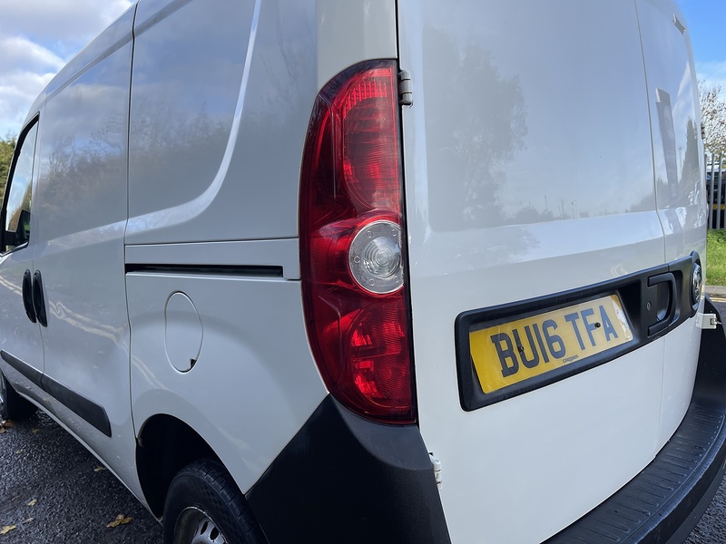 Vauxhall Combo 1.3 CDTi 2000 16v Panel Van 3dr Diesel Manual FWD L1 H1 (133 g/km, 89 bhp) - U282