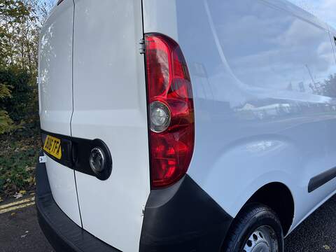 Vauxhall Combo 1.3 CDTi 2000 16v Panel Van 3dr Diesel Manual FWD L1 H1 (133 g/km, 89 bhp) - U282