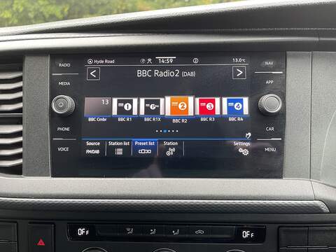 Volkswagen Transporter Shuttle 2.0 TDI SE DSG LWB Euro 6 (s/s) 5dr - U300