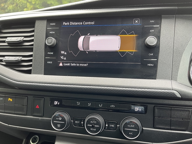 Volkswagen Transporter Shuttle 2.0 TDI SE DSG LWB Euro 6 (s/s) 5dr - U300