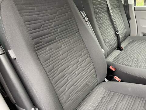 Volkswagen Transporter Shuttle 2.0 TDI SE DSG LWB Euro 6 (s/s) 5dr - U300