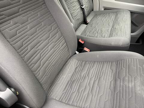 Volkswagen Transporter Shuttle 2.0 TDI SE DSG LWB Euro 6 (s/s) 5dr - U300