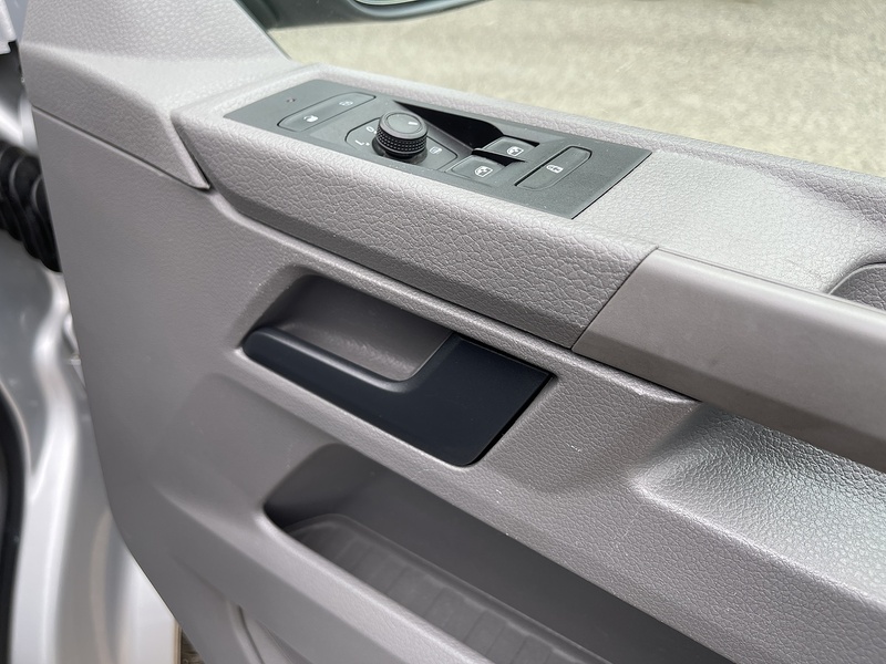 Volkswagen Transporter Shuttle 2.0 TDI SE DSG LWB Euro 6 (s/s) 5dr - U300