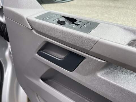 Volkswagen Transporter Shuttle 2.0 TDI SE DSG LWB Euro 6 (s/s) 5dr - U300