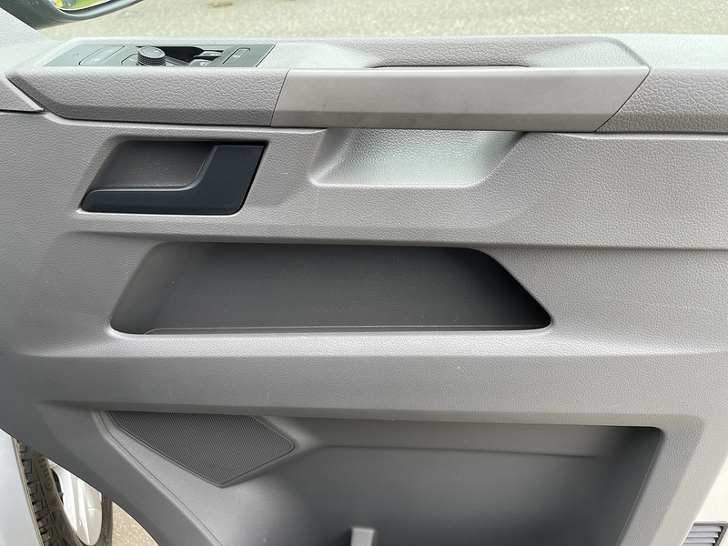 Volkswagen Transporter Shuttle 2.0 TDI SE DSG LWB Euro 6 (s/s) 5dr - U300