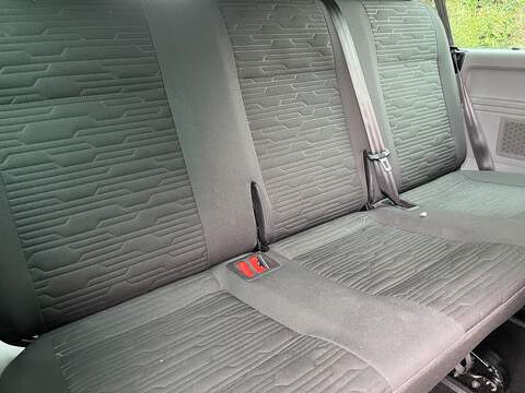 Volkswagen Transporter Shuttle 2.0 TDI SE DSG LWB Euro 6 (s/s) 5dr - U300