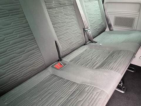 Volkswagen Transporter Shuttle 2.0 TDI SE DSG LWB Euro 6 (s/s) 5dr - U300