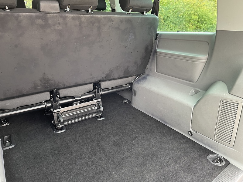 Volkswagen Transporter Shuttle 2.0 TDI SE DSG LWB Euro 6 (s/s) 5dr - U300