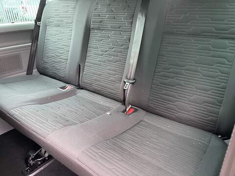 Volkswagen Transporter Shuttle 2.0 TDI SE DSG LWB Euro 6 (s/s) 5dr - U300