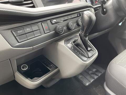 Volkswagen Transporter Shuttle 2.0 TDI SE DSG LWB Euro 6 (s/s) 5dr - U300