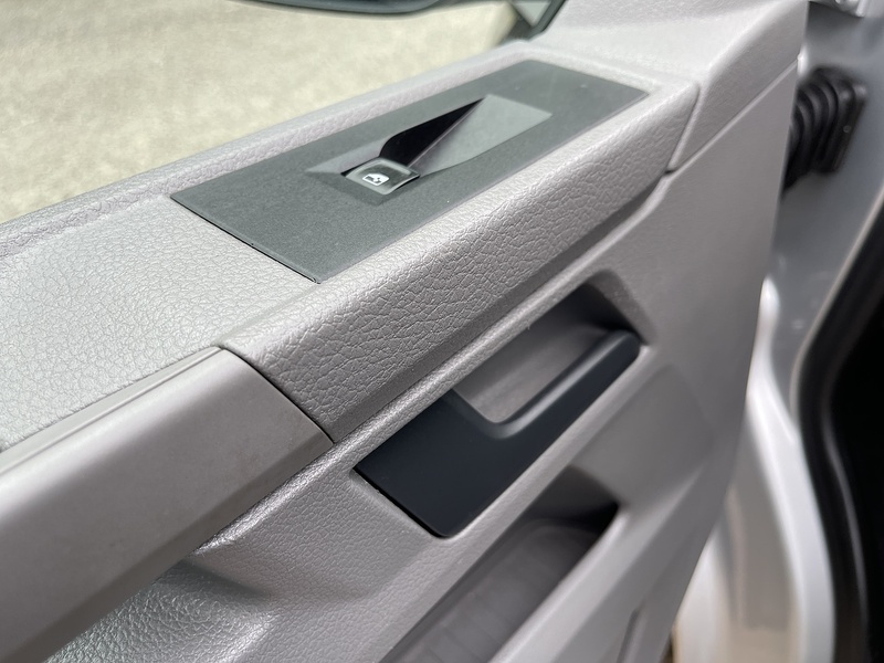 Volkswagen Transporter Shuttle 2.0 TDI SE DSG LWB Euro 6 (s/s) 5dr - U300