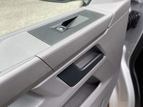 Volkswagen Transporter Shuttle 2.0 TDI SE DSG LWB Euro 6 (s/s) 5dr - U300