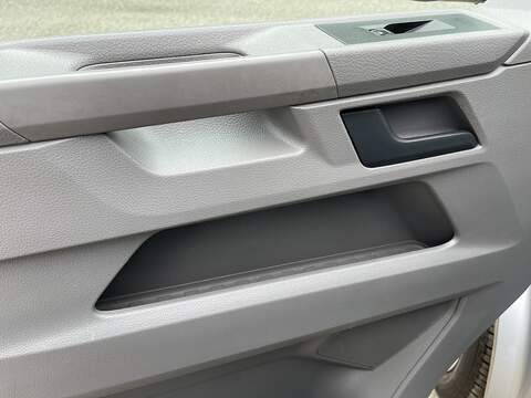 Volkswagen Transporter Shuttle 2.0 TDI SE DSG LWB Euro 6 (s/s) 5dr - U300