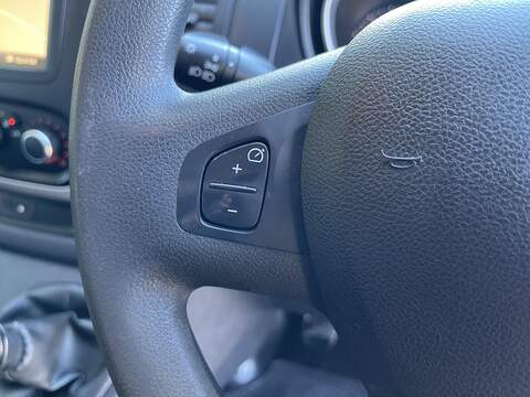 Renault Trafic 2.0 dCi ENERGY 30 Business SWB Standard Roof Euro 6 (s/s) 5dr - U303