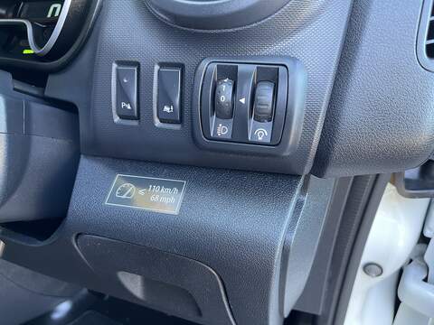 Renault Trafic 2.0 dCi ENERGY 30 Business SWB Standard Roof Euro 6 (s/s) 5dr - U303