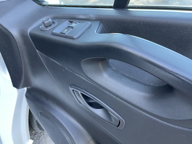 Renault Trafic 2.0 dCi ENERGY 30 Business SWB Standard Roof Euro 6 (s/s) 5dr - U303