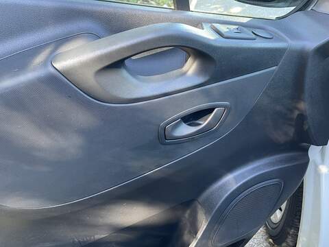 Renault Trafic 2.0 dCi ENERGY 30 Business SWB Standard Roof Euro 6 (s/s) 5dr - U303