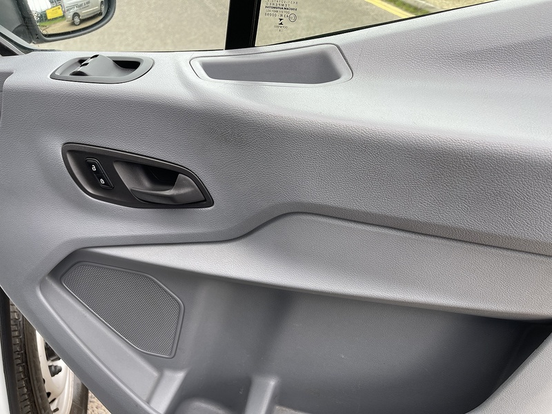 Ford Transit 2.0 350 EcoBlue FWD L2 H3 Euro 6 5dr - U305