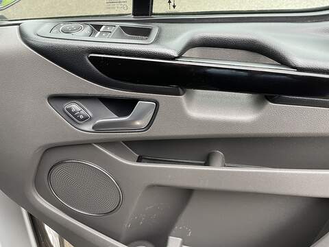 Ford Tourneo Custom 2.0 320 EcoBlue Titanium Auto L2 Euro 6 (s/s) 5dr - U310