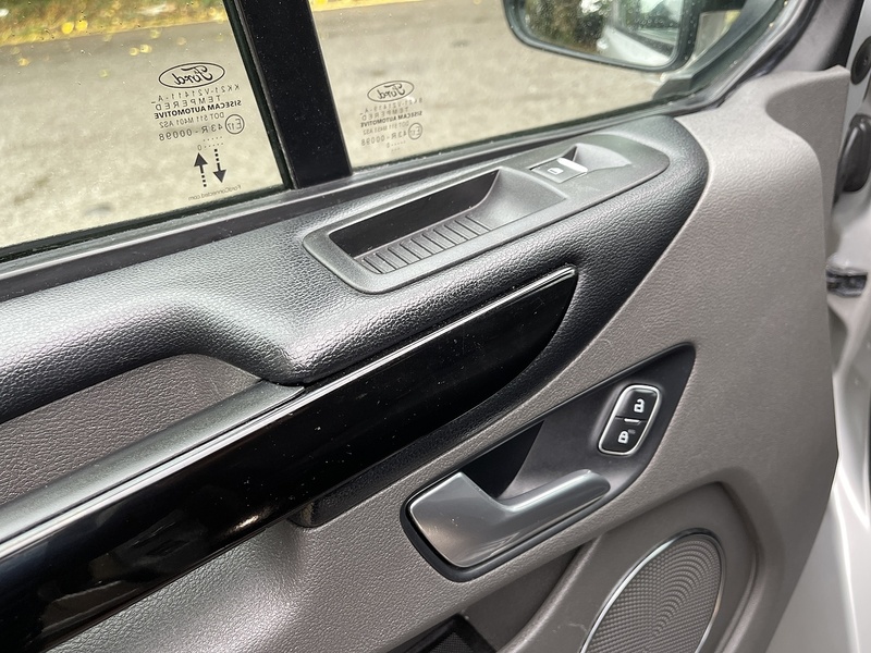 Ford Tourneo Custom 2.0 320 EcoBlue Titanium Auto L2 Euro 6 (s/s) 5dr - U310