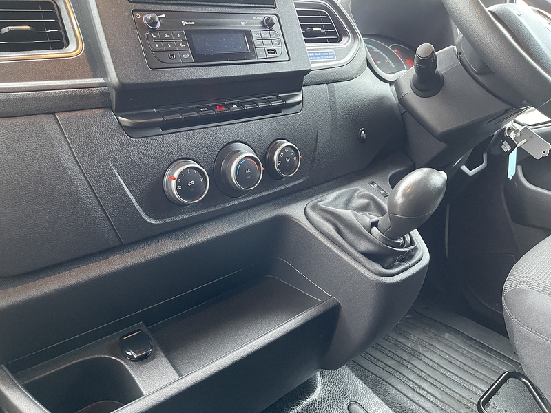 Renault Trucks Master ZE 56KW FWD 3T1 L2 H2 ED MESS CREW CAB Unlisted Electric - U312