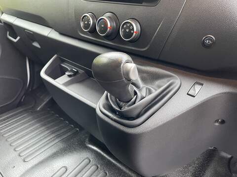 Renault Trucks Master ZE 56KW FWD 3T1 L2 H2 ED MESS CREW CAB Unlisted Electric - U312