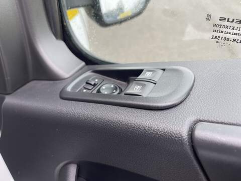 Renault Trucks Master ZE 56KW FWD 3T1 L2 H2 ED MESS CREW CAB Unlisted Electric - U312