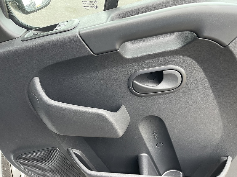 Renault Trucks Master ZE 56KW FWD 3T1 L2 H2 ED MESS CREW CAB Unlisted Electric - U312