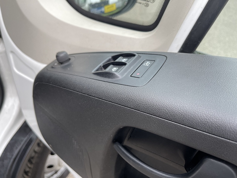 Peugeot Boxer 2.2 BlueHDi 435 Professional L4 H2 Euro 6 (s/s) 5dr - U322