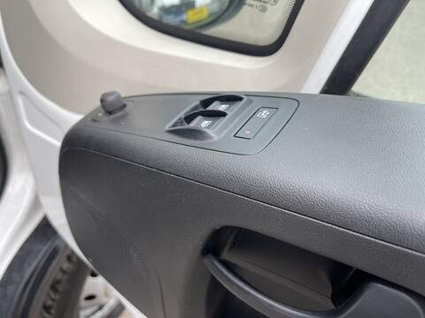 Peugeot Boxer 2.2 BlueHDi 435 Professional L4 H2 Euro 6 (s/s) 5dr - U322