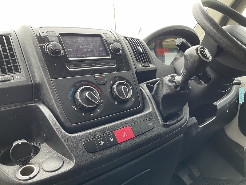 Peugeot Boxer 2.2 BlueHDi 435 Professional L4 H2 Euro 6 (s/s) 5dr - U322