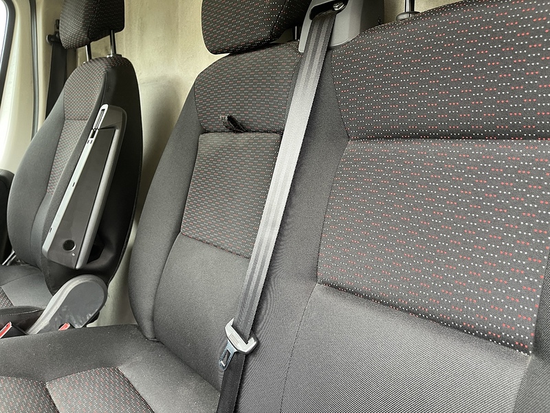 Peugeot Boxer 2.2 BlueHDi 435 Professional L4 H2 Euro 6 (s/s) 5dr - U323