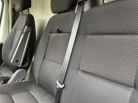 Peugeot Boxer 2.2 BlueHDi 435 Professional L4 H2 Euro 6 (s/s) 5dr - U323