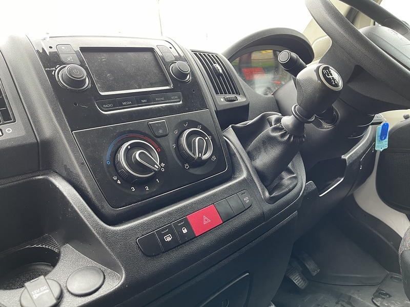 Peugeot Boxer 2.2 BlueHDi 435 Professional L4 H2 Euro 6 (s/s) 5dr - U323