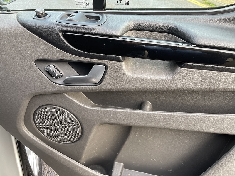 Ford Transit Custom 2.0 320 EcoBlue Limited Crew Van L2 H1 Euro 6 (s/s) 5dr (6 Seat) - U324