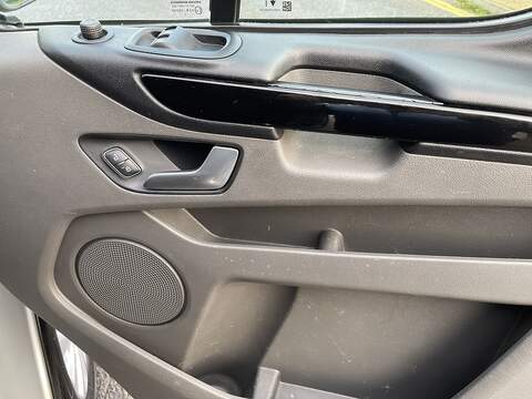 Ford Transit Custom 2.0 320 EcoBlue Limited Crew Van L2 H1 Euro 6 (s/s) 5dr (6 Seat) - U324