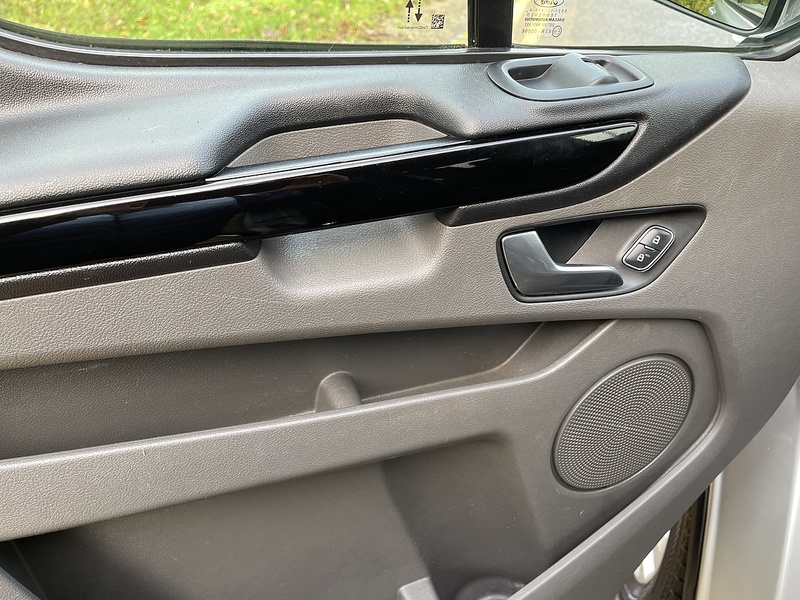 Ford Transit Custom 2.0 320 EcoBlue Limited Crew Van L2 H1 Euro 6 (s/s) 5dr (6 Seat) - U324