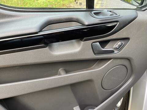 Ford Transit Custom 2.0 320 EcoBlue Limited Crew Van L2 H1 Euro 6 (s/s) 5dr (6 Seat) - U324
