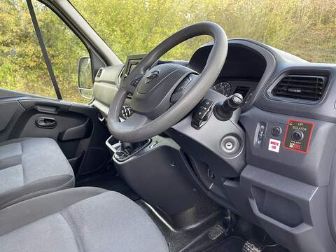 Nissan NV400 F35 2.3 DCI 135 L3 H1 TEKNA Luton - U351