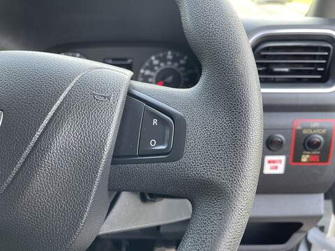 Nissan NV400 F35 2.3 DCI 135 L3 H1 TEKNA Luton - U351