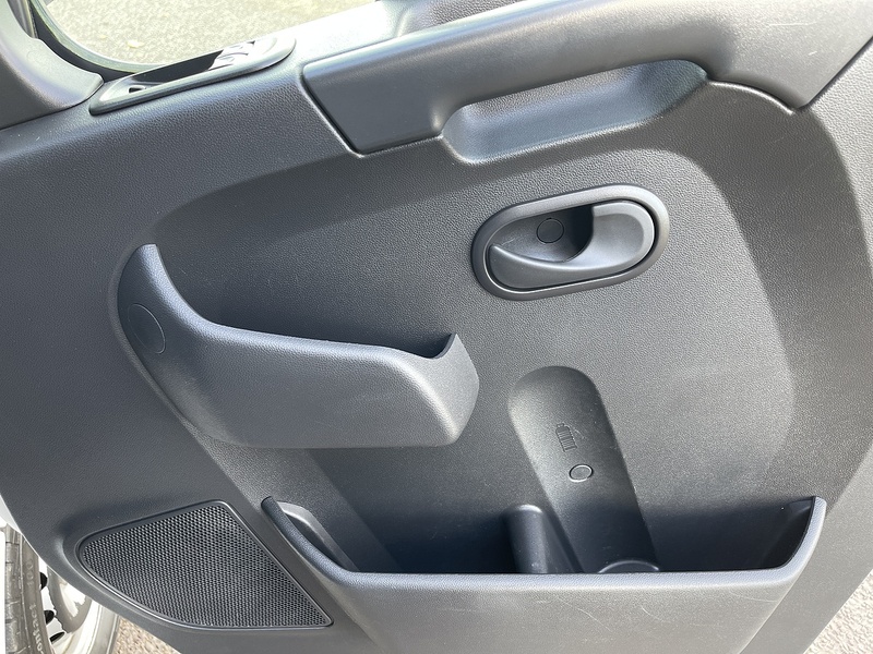 Nissan NV400 F35 2.3 DCI 135 L3 H1 TEKNA Luton - U351